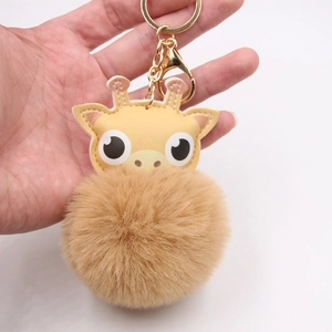 Porte-clés girafe mignon avec pompon en fourrure marron et anneau doré pour sacs