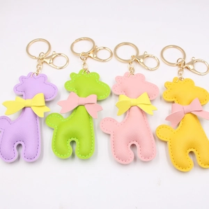 Süßer PU Leder Giraffe Schlüsselanhänger Mit Satin Schleife Saffiano Textur Tierform Tasche Anhänger Auto Schlüsselring Für Damen Mädchen