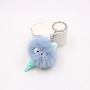 Portachiavi peluche elfo gelato con palla soffice blu e cono verde menta su base bianca