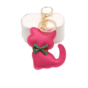 Portachiavi gatto in pelle rosa con fiocco a quadretti e chiusura a moschettone oro