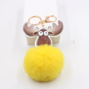 Porte-clés renne créatif avec un grand pompon en fausse fourrure jaune vif et doux