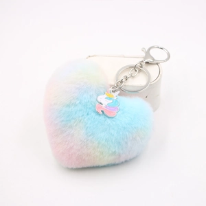 Portachiavi a cuore in peluche arcobaleno con ciondolo a unicorno e gancio in metallo