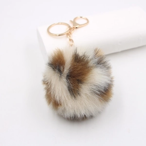 Plush 8cm leopard print pom-pom keychain with gold ring and lobster clasp for bags