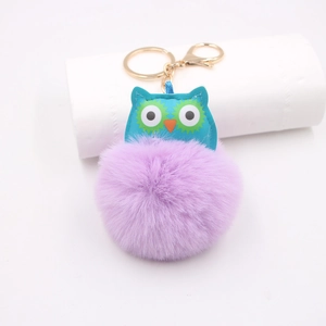 Porte-clés chouette en peluche violette avec pompon et détails en simili cuir turquoise