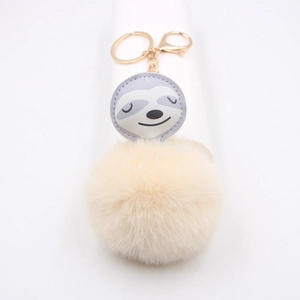 Porte-clés paresseux mignon avec visage en similicuir gris et pompon en peluche blanc crème