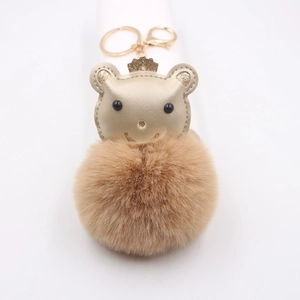 Porte-clés ours à couronne dorée avec pompon en peluche et cuir couleur champagne