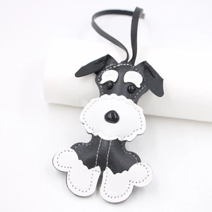 Bijou de sac Schnauzer en cuir fait main avec surpiqûres blanches et cordon noir