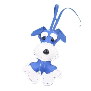 Charme de sac Schnauzer en cuir bleu avec surpiqûres blanches pour porte-clés