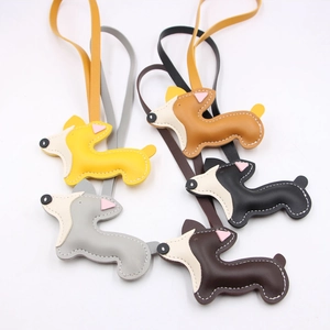Ciondoli per borse a forma di cucciolo Corgi in pelle in cinque colori con cuciture a contrasto