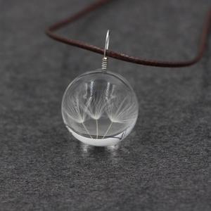 Collier boule de verre avec graines de pissenlit faites main et cordon brun ciré