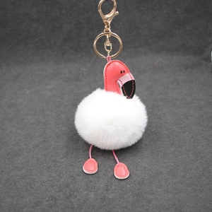 Porte-clés flamant mignon avec pompon en fourrure blanche et anneau doré pour sac