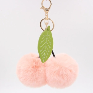 Porte-clés cerise rose en fourrure avec feuille verte et boucle dorée pour sac à main