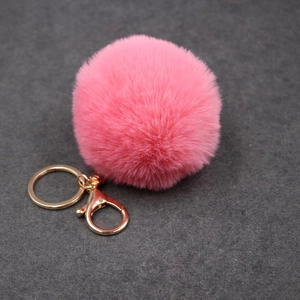 Porte-clés pompon en fausse fourrure rose de 8cm avec anneau doré et fermoir homard