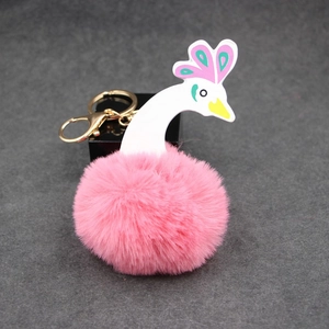 Porte-clés paon en fausse fourrure rose avec fermoir mousqueton doré pour sac à main