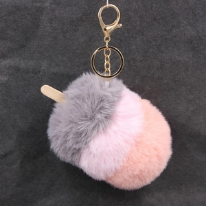 Porte-clés crème glacée en fausse fourrure tricolore avec fermoir mousqueton doré