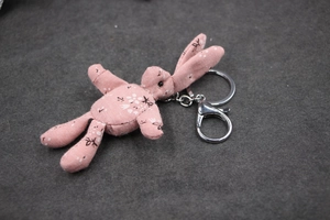 Porte-clés lapin en peluche rose à fleurs avec fermoir mousqueton argenté