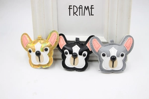 Dettagli dei portachiavi bulldog in pelle PU con cuciture fini e design colorati