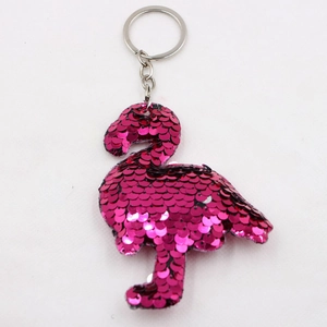 Portachiavi fenicottero con paillettes rosa scintillanti e anello in metallo lucido