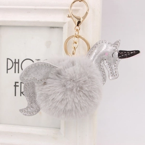 Porte-clés licorne en fausse fourrure avec ailes pailletées et mousqueton doré