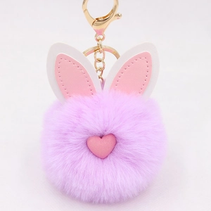 Grazioso portachiavi in peluche con orecchie di coniglio viola e chiusura dorata