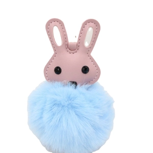 Porte-clés lapin mignon avec tête en similicuir rose et boule de fourrure peluche bleue