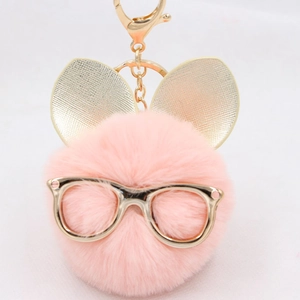 Porte-clés pompon lapin en fausse fourrure rose avec lunettes dorées et oreilles dorées