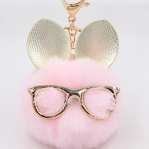 Porte-clés lapin en peluche rose avec lunettes dorées et oreilles sur chaîne