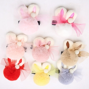 Détail de 7 pinces à cheveux oreilles de lapin en peluche avec perles et tulle