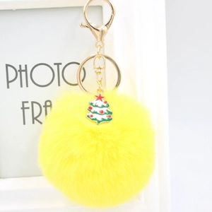 Porte-clés pompon jaune vif avec un pendentif sapin de Noël émaillé coloré