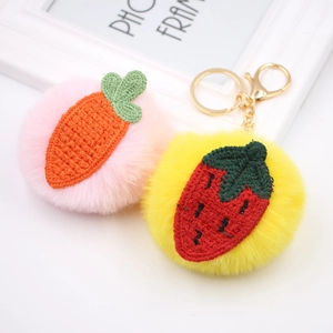 Porte-clés pompon en peluche avec broderie fraise et carotte pour sac à main