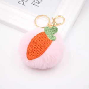 Porte-clés pompon en peluche rose avec breloque carotte crochetée et anneau doré chic