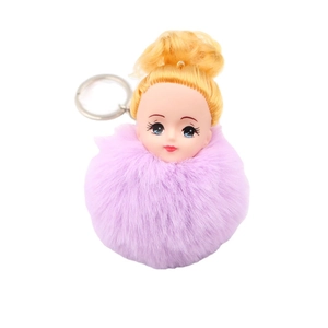 Porte-clés poupée mignonne avec pompon en fausse fourrure violette et chignon doré