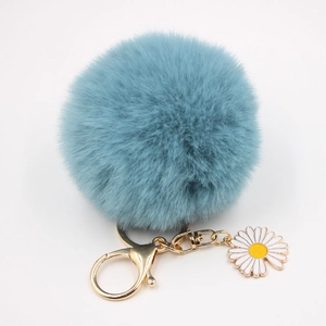 Porte-clés pompon bleu en fausse fourrure avec breloque marguerite et attaches dorées