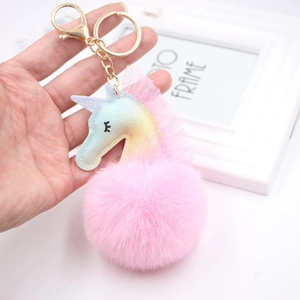 Porte-clés licorne pailleté avec pompon en fourrure rose et crinière en maille colorée