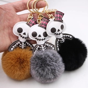 Portachiavi a teschio di Halloween con pompon di pelliccia marrone, grigio e nero