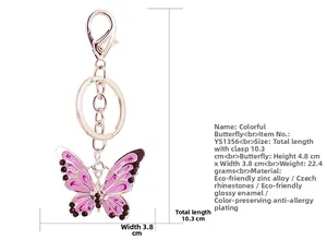 Dettaglio portachiavi a farfalla viola con cristalli e placcatura in oro rosa e misure