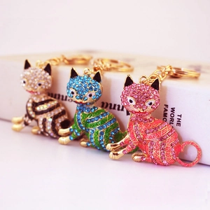 Mignon Porte-Clés en Métal Forme Chat de la Chance et Sac à Main avec Strass et Émail Pendentif de Sac Cadeau pour Femmes
