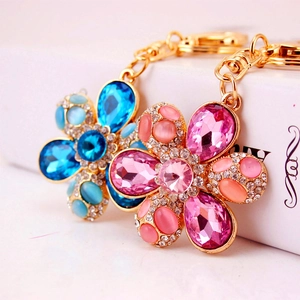 Cute Floral Zinc Alloy Keychain With Rhinestone And Artificial Pearl Gold Plated Flower Bag Charm Pendant For Women