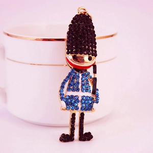 Creative British royal guard keychain with sparkling rhinestones on golden metal base