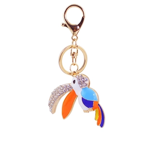 Porte-clés oiseau toucan en strass étincelants en métal doré avec finition émail