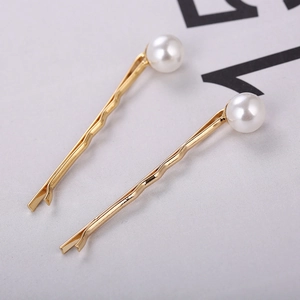 Ensemble de barrettes dorées ondulées avec perles blanches pour une coiffure élégante