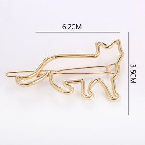 Detailansicht einer 6,2 cm goldener Haarspange in Katzenform mit hohlem Wellendesign