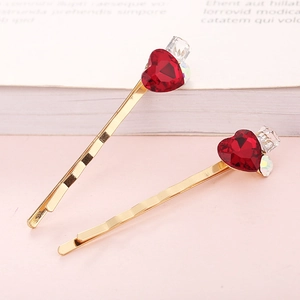 Set di due fermagli per capelli dorati con cuori di cristallo rosso e strass