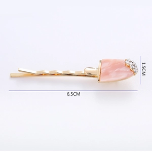 Roze ijsje haarspeld gemaakt van acetaat met fonkelende strassteentjes 6,5 cm lang