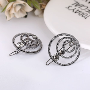 Lot de deux barrettes spirales en métal gris foncé avec strass et détails perlés