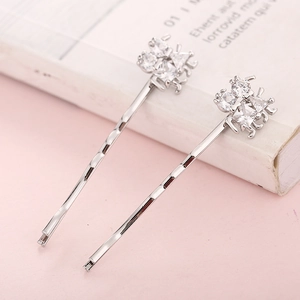 Set de barrettes à fleurs en zircon argenté avec strass brillants pour coiffure femme