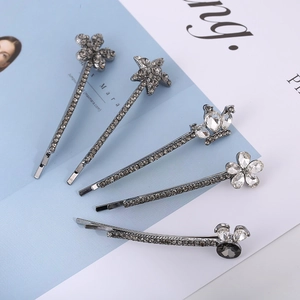 Fünfteiliges Set eleganter Kristall-Haarklammern mit floralem und Kronen-Design