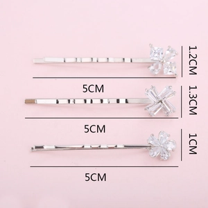 Tre eleganti fermagli per capelli in argento con fiori in zircone e cristalli lucidi