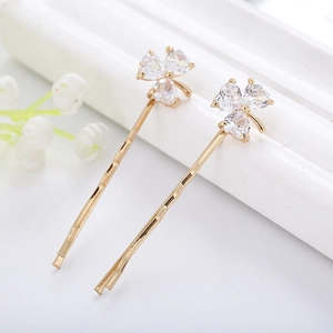Elegante goldene Haarklammern mit funkelnden Herz-Zirkonia Kleeblatt-Blüten für Damen