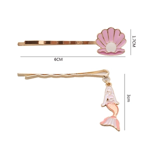 Set de barrettes dorées avec coquillage rose et sirène en émail et perle fantaisie